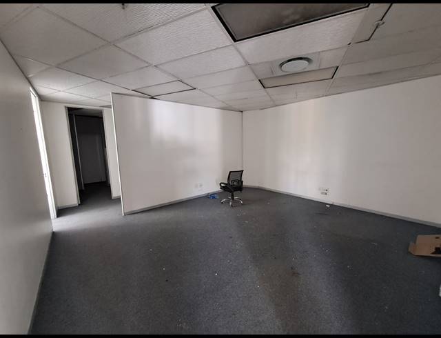 155M² OFFICE TO LET IN DUNKELD WEST